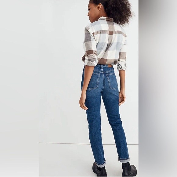 The Petite High-Rise Slim Boyjean in Twyford Wash 27 P - Picture 3 of 8